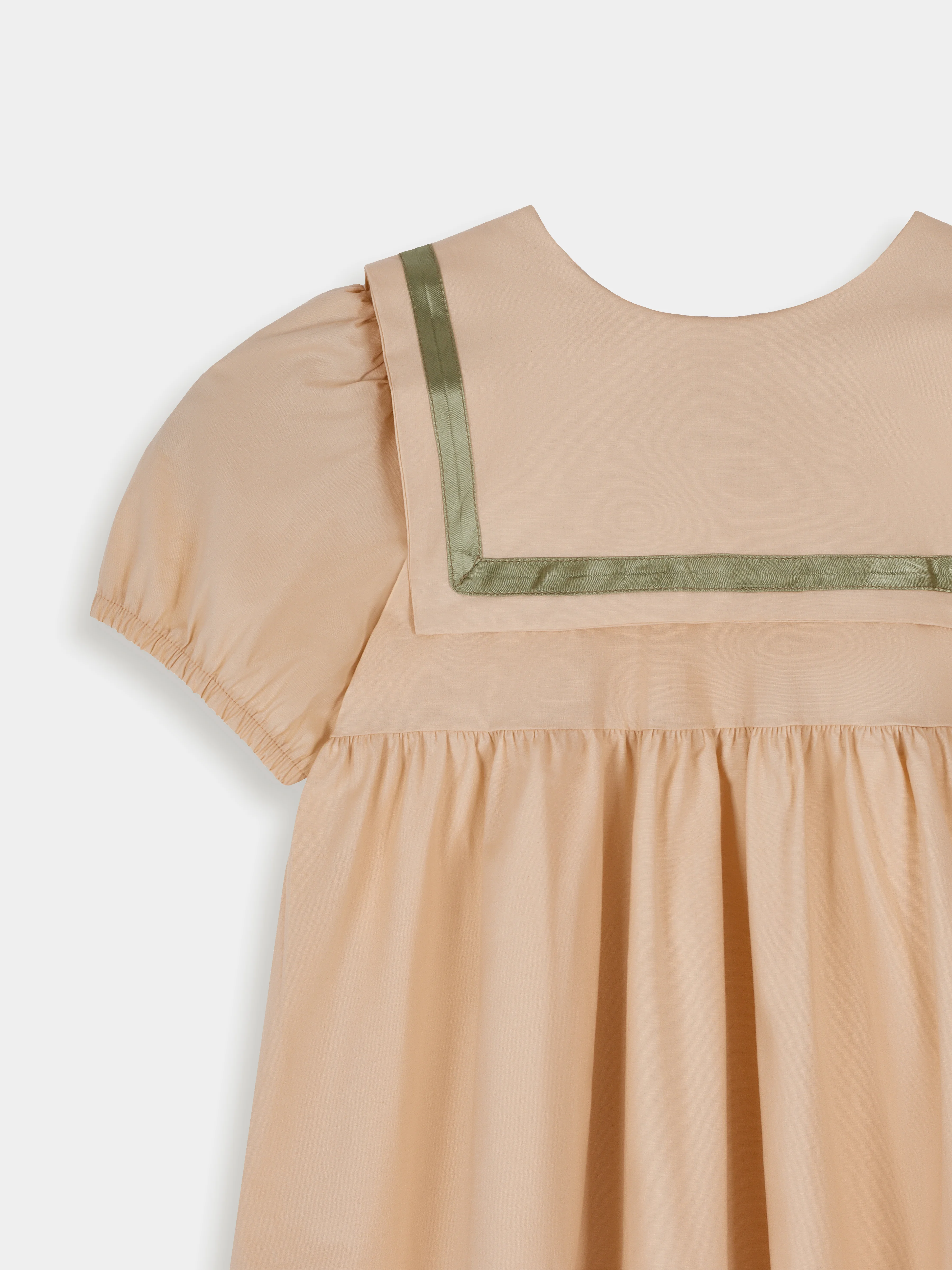 Бежевое платье