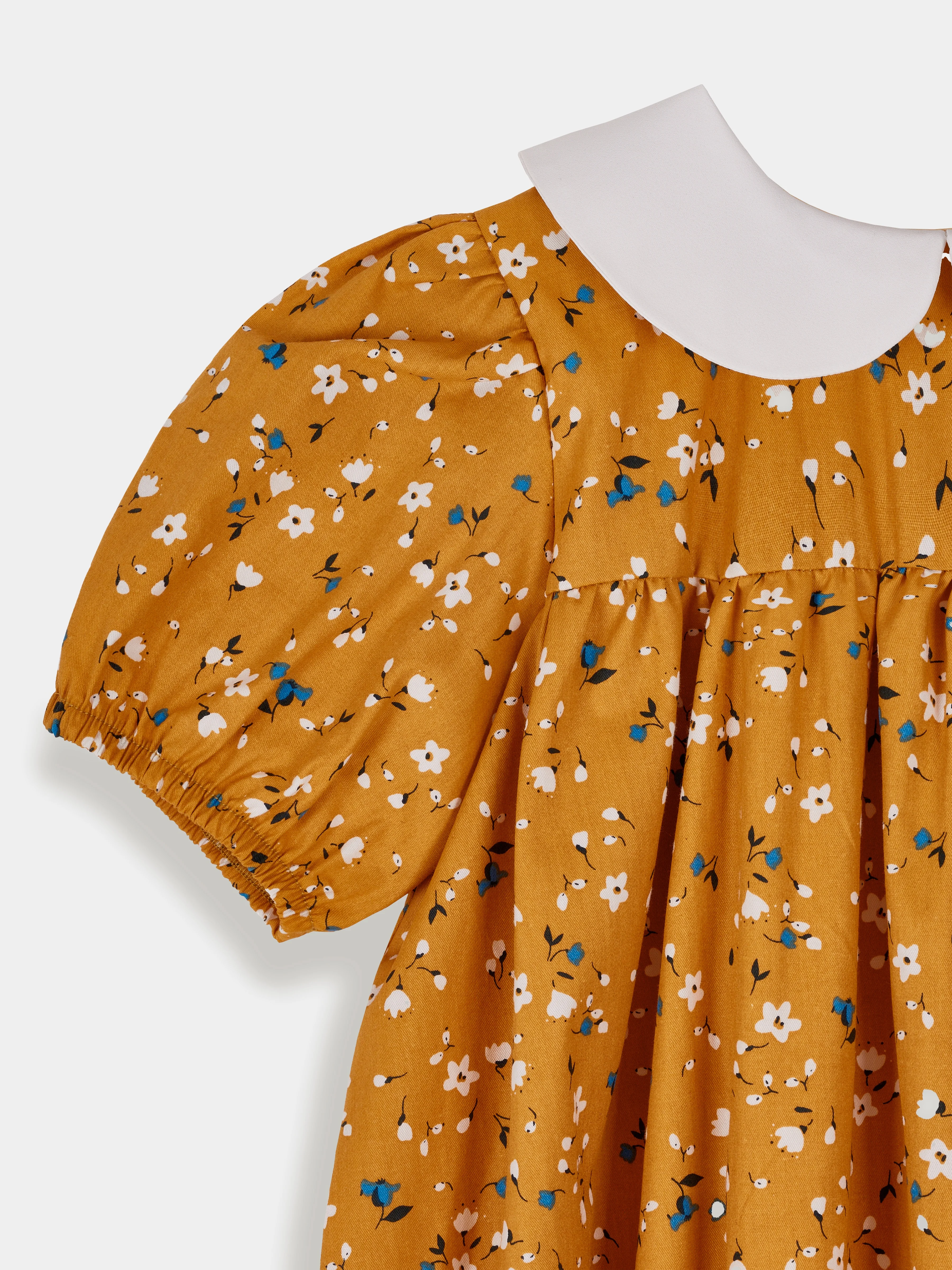 Желтое платье с цветочками